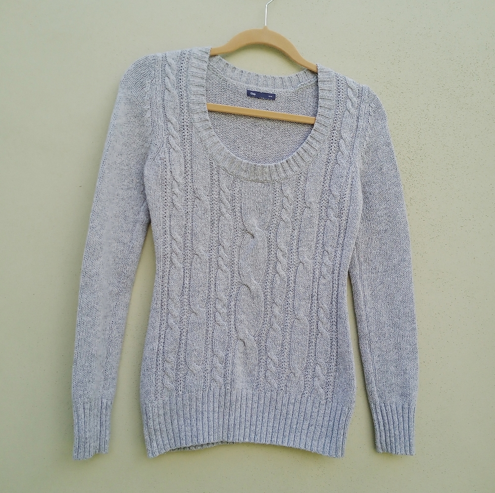 GAP Light Gray Knit Sweater Size Small